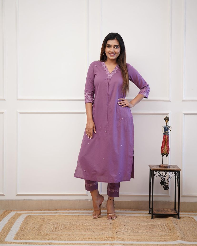 Women Embroidered Rayon Slub Straight Kurta With Pant